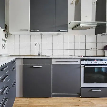 5-Room Apartment In Mittelfeld Near Hannover Exhibition Centre Lägenhet *
