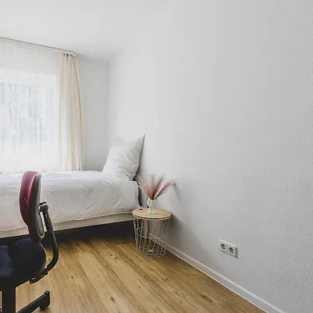 5-Room Apartment In Mittelfeld Near Hannover Exhibition Centre Lägenhet *
