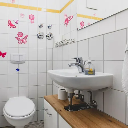 5-Room Apartment In Mittelfeld Near Hannover Exhibition Centre Lägenhet Hannover